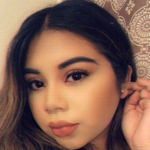 Meet your Posher, Estefania